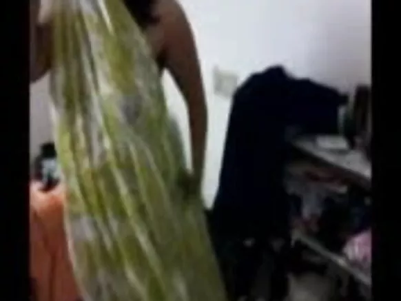 شادی شدہ بیوی انڈیا ہندوستانی بیوی اپنے عاشق کے ساتھ: وہ شام تک ہندی میں ایک سیکسی فلم بھیجتی ہے۔