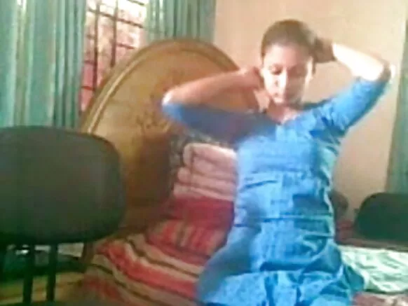 سٹی آنٹی کو اس کے انگریزی ہندی شوہر کی سیکسی تصویر کے لیے ریکارڈ کیا جا رہا ہے۔