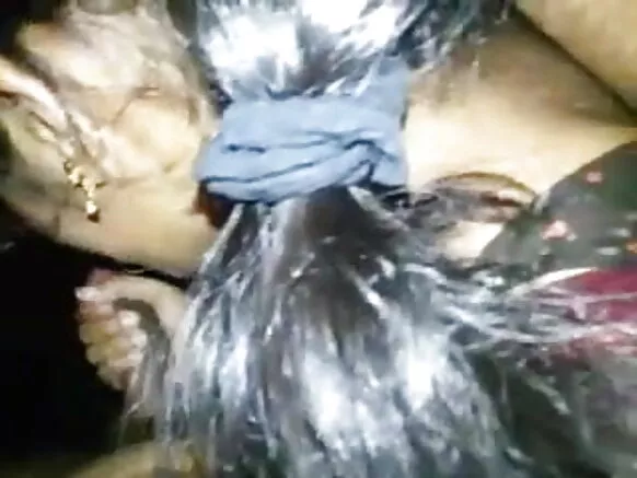 نئی شادی شدہ پڑوسی میرا لنڈ چوس رہی ہے۔