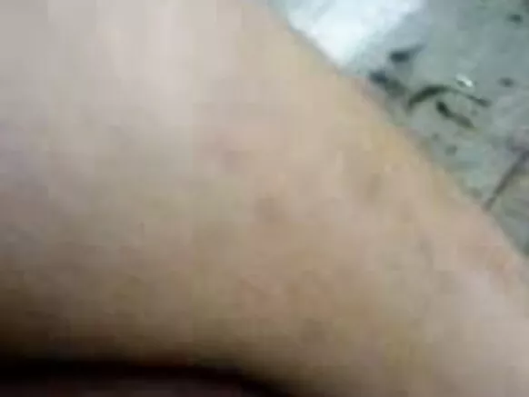 سیکسی ریڈ فلم ویڈیو ہندی لڑکی لڑکی کی شلوار دکھا رہی ہے۔