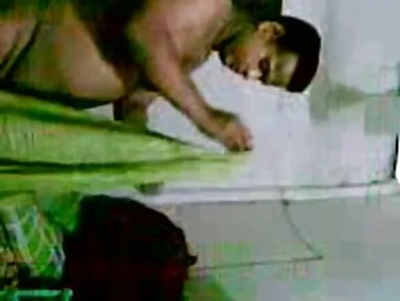 آنٹی بھرت گھر اصلی ساڑی میں اپنے شوہر کے ساتھ سیکس کرنا نئی سیکسی اصلی فلم