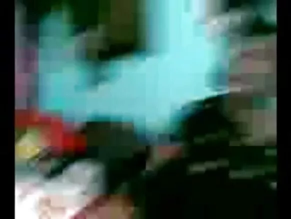 ہندوستانی لڑکا اپنی ہندوستانی آنٹی کے ساتھ مزہ لینے کی کوشش کرتا ہے ہندی آنٹی میں خفیہ سیکسی فوٹو شو