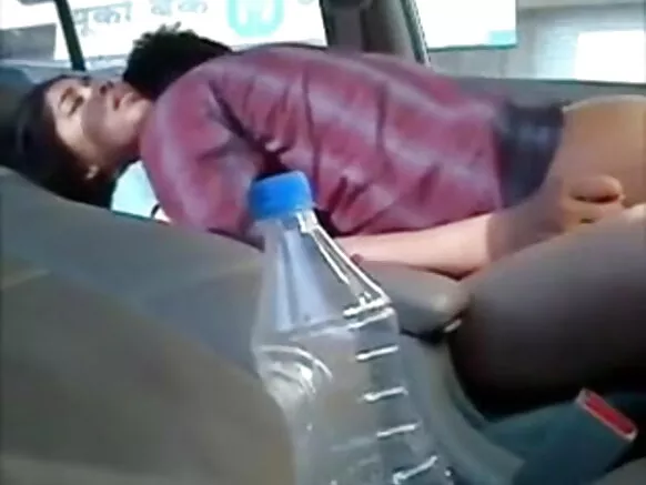 اس کی سیکسی انڈین فلم چدائی گاڑی میں تمام موبائل میں دیکھنے کے لیے