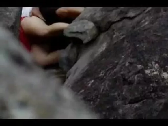 Goa salman ki sexy movie گوا کا ساحل پتھروں کے پیچھے چھپا ہوا ہے۔