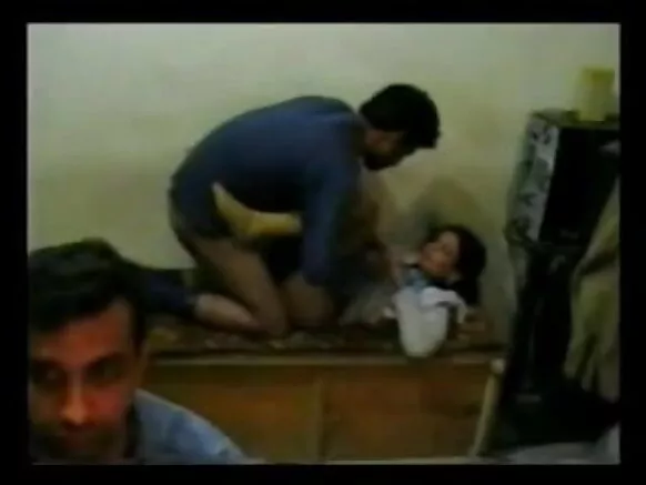 پاکستانی موبائل لڑکی صرف چند منٹوں میں انگریزی میں دو مکمل سیکسی لڑکوں کو لے رہی ہے۔