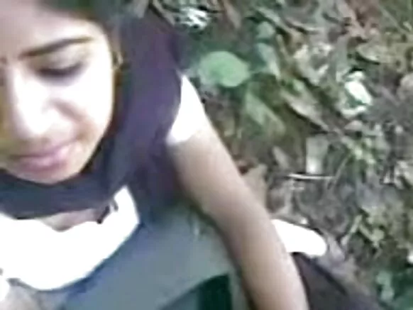 S.Indian Mallu University لڑکی نے blowjob کے بعد اپنے بوائے فرینڈ کے جانور کا سیکسی کم نگل لیا