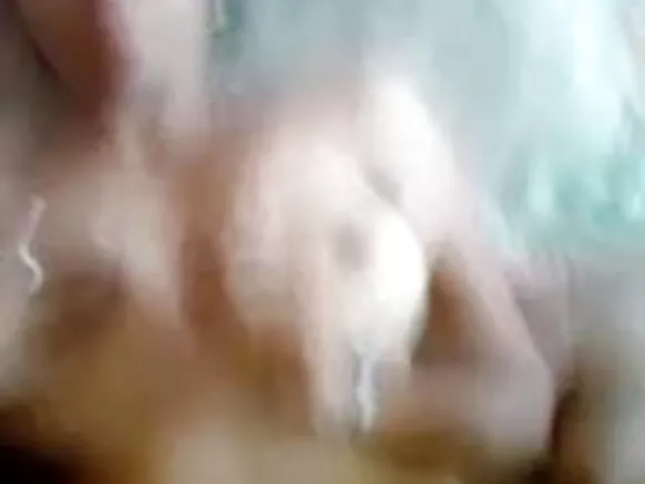 پتلی اور سیکسی ہندوستانی طوائف جس کی پتلی اور سیدھی نپلیں سیکسی فلم میں ایک کلائنٹ کو چودتی ہیں