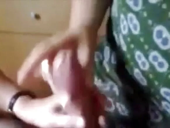 دہلی کی گھریلو خاتون اپنی بھابھی کو بھوسا دے رہی ہے، اچھا بھوسا دے رہا ہے hindi movie hindi sexy