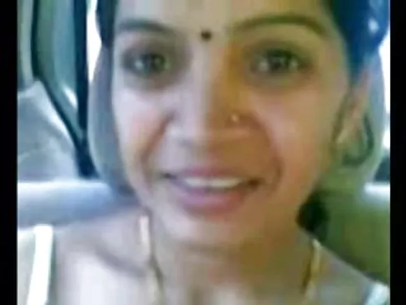 intellin mature india انگلش ویڈیو فلم آنٹی میچور بوبز کار میں چھاتی دکھاتی ہے۔