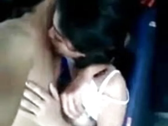 سپر ہاٹ دیسی انڈین گرل فرینڈ نے انڈین کار میں کھیلا۔