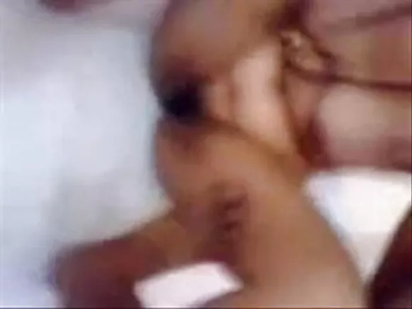 بھارت نیلے سیکسی سیکسی بالغ جوڑے، اتارنا fucking. آنٹی انڈیا ایک شرمیلی اور خوش مزاج آنٹی کو چود رہی ہے۔