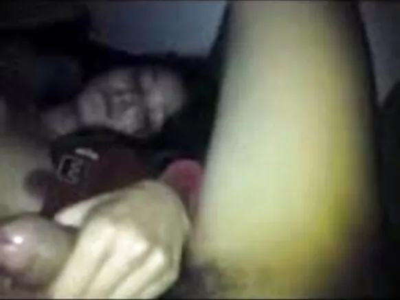 ہندوستانی سیکسی ویڈیو جوڑے پر جوڑے دکھاتا ہے۔