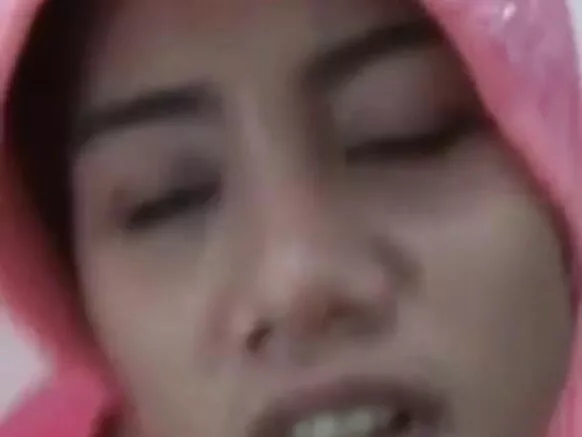 انڈیا فرسٹ وائٹ پولا مووی ڈی لاس مناریا کی پہلی ویڈیو میں سفید مرغ