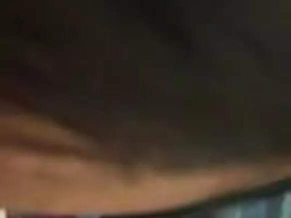 Desi teen sex image نوعمر چھاتی باتھ روم میں سفید لنڈ دکھاتے ہیں۔