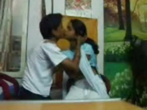 bf xxx لڑکی نے لڑکیوں کو لنڈ چوستے اور چھاتی چوستے پکڑے sexy movie hd