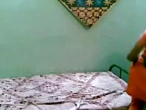 ہوشیار ہندوستانی لڑکی اپنے بوائے فرینڈ کے ساتھ سیکس کر رہی ہے۔