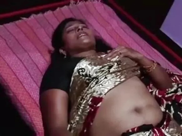 S.Indian Driver Busty Mallu آنٹی نے اپنے ڈرائیور کے ساتھ مساج کرایا نئی سیکسی مووی