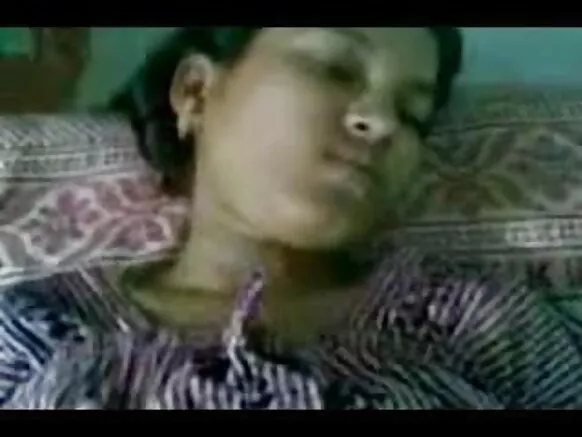 چھوٹا میرا عاشق انڈین لڑکی کو لنڈ ہندی عاشق سیکس فلمیں پسند ہیں۔
