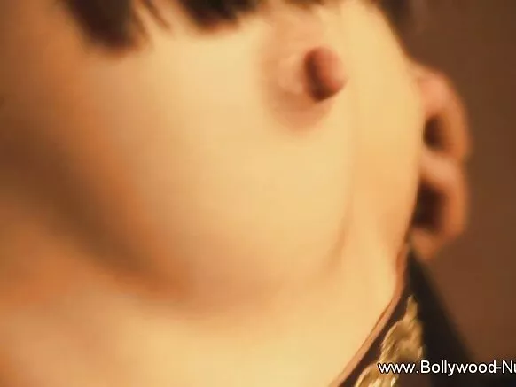 گرم، شہوت انگیز Brunette چھاتی Blythe سیکسی تصویر XXX ڈانس
