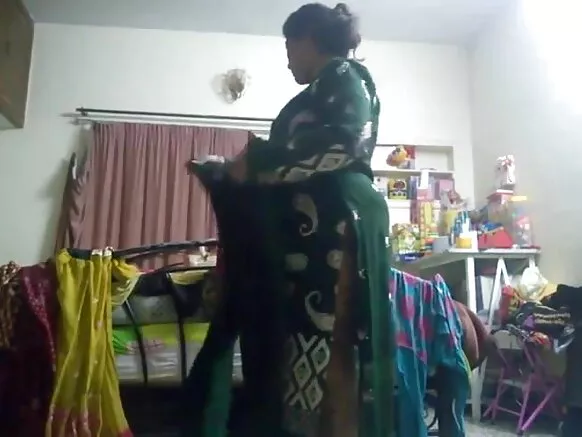 ہندی میں گرم آنٹی سیکسی شو کی فلم خفیہ کیمرے سے کی گئی ہے۔