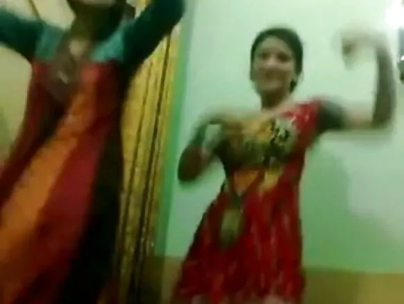 گرم ننگی آنٹی پاکستانی ڈانسنگ کا مزہ لے رہی سیکسی فلم bf hindi